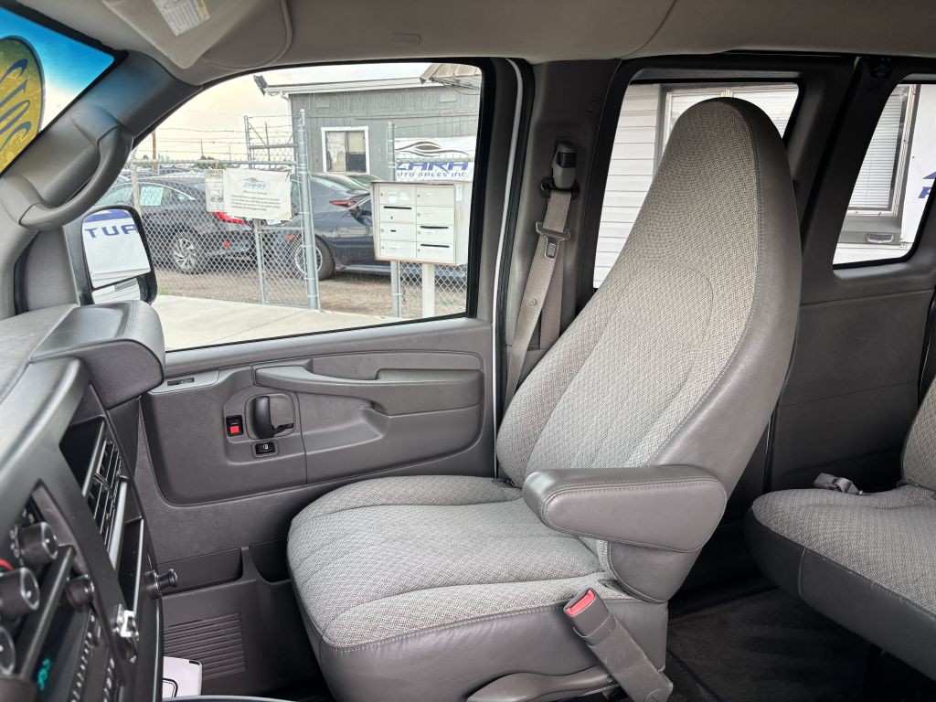 2012 Chevrolet Express Image 13