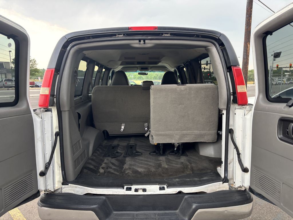 2012 Chevrolet Express Image 23