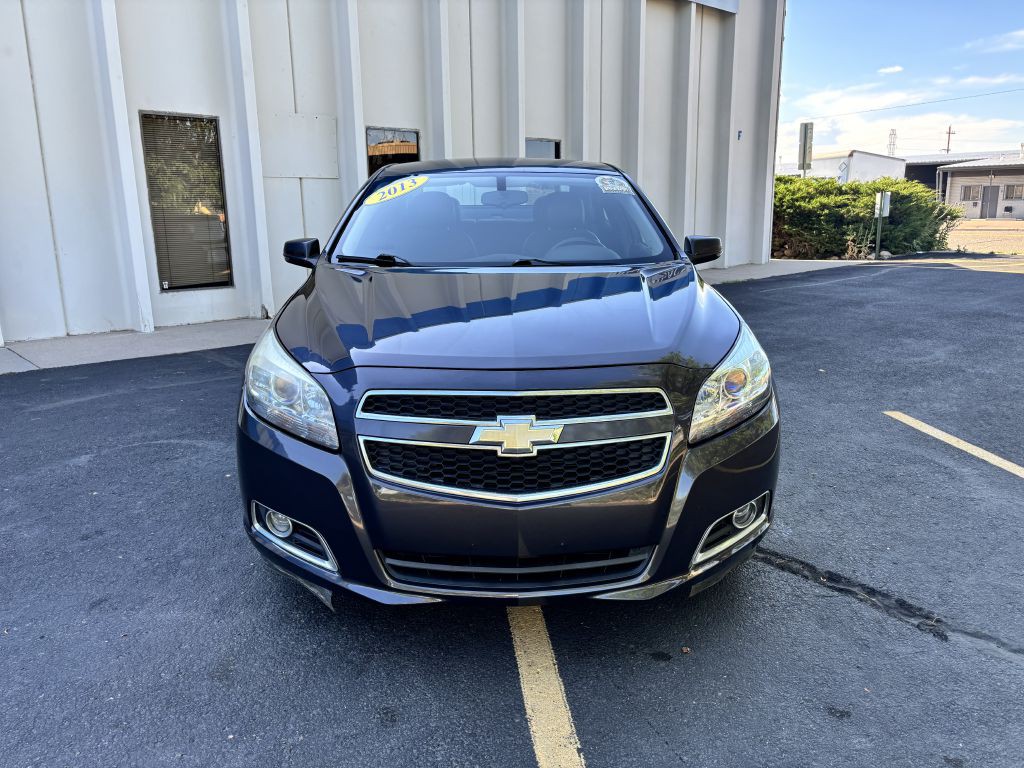 2013 Chevrolet Malibu Image 2