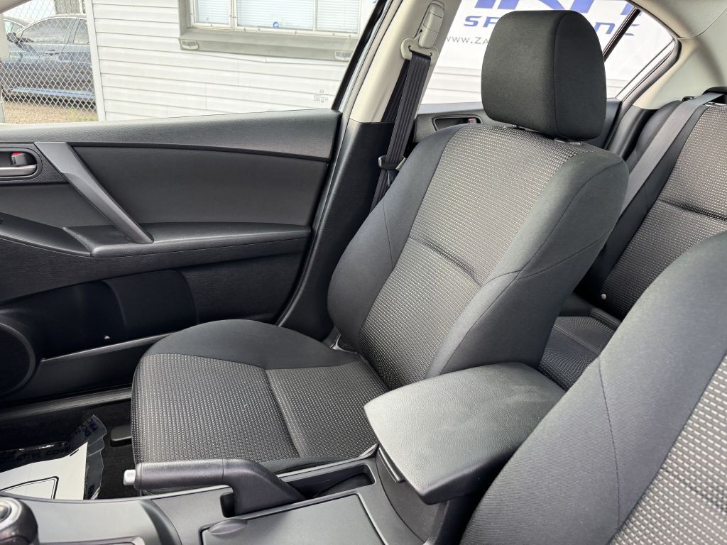 2013 Mazda Mazda3 Image 13