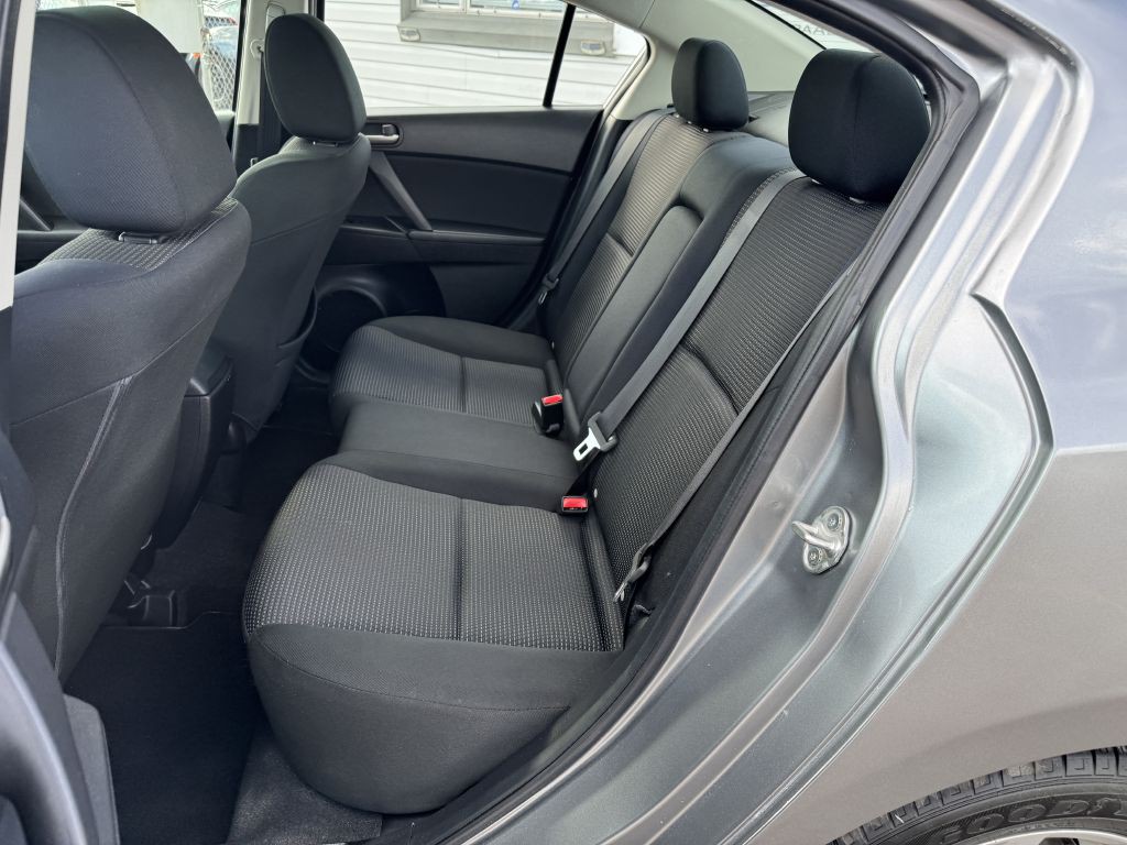 2013 Mazda Mazda3 Image 16