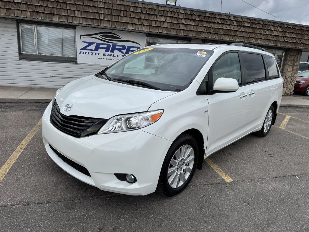 2017 Toyota Sienna Image 3