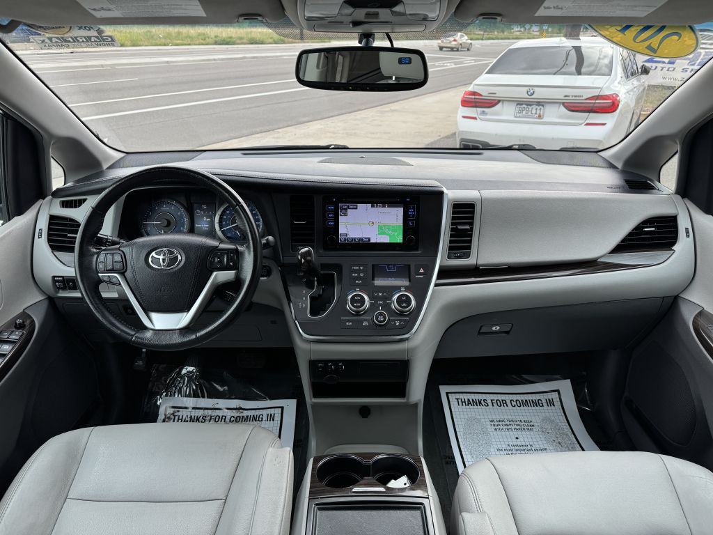 2017 Toyota Sienna Image 20