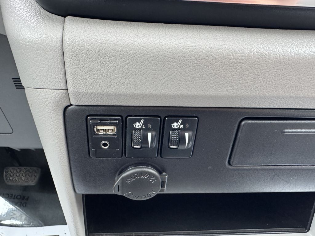 2017 Toyota Sienna Image 25