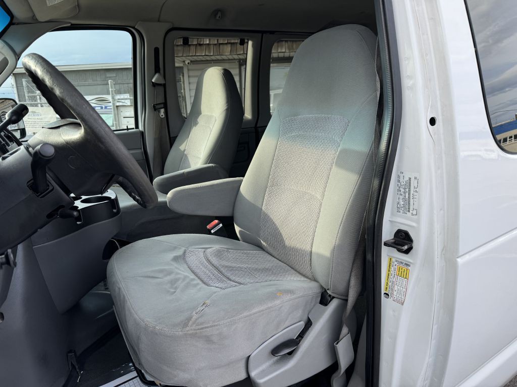 2006 Ford E-series Image 12