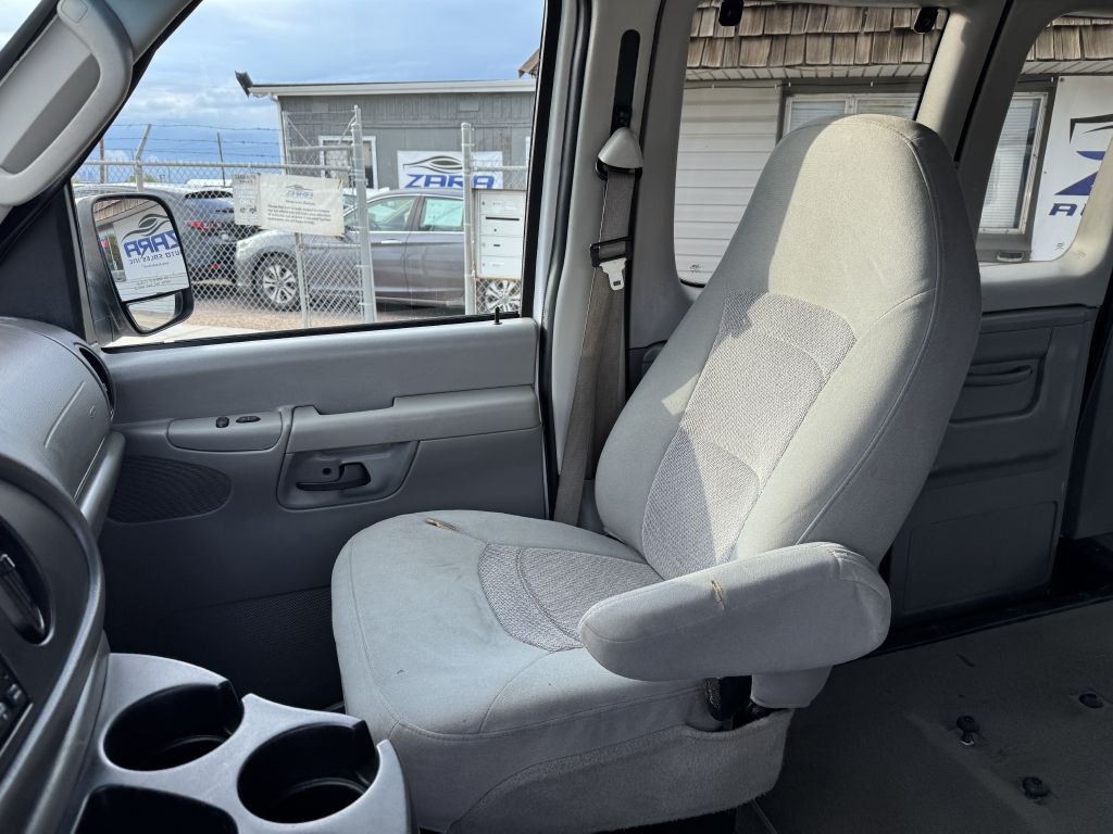 2006 Ford E-series Image 13