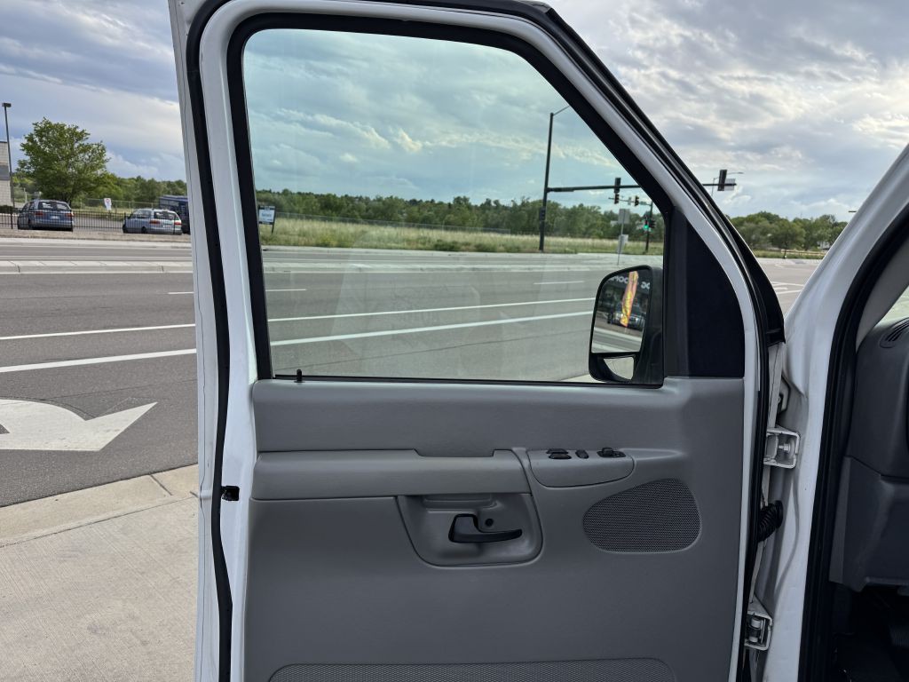2006 Ford E-series Image 15