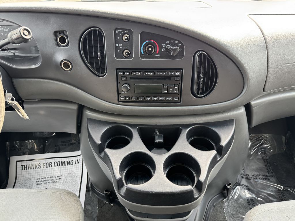 2006 Ford E-series Image 17