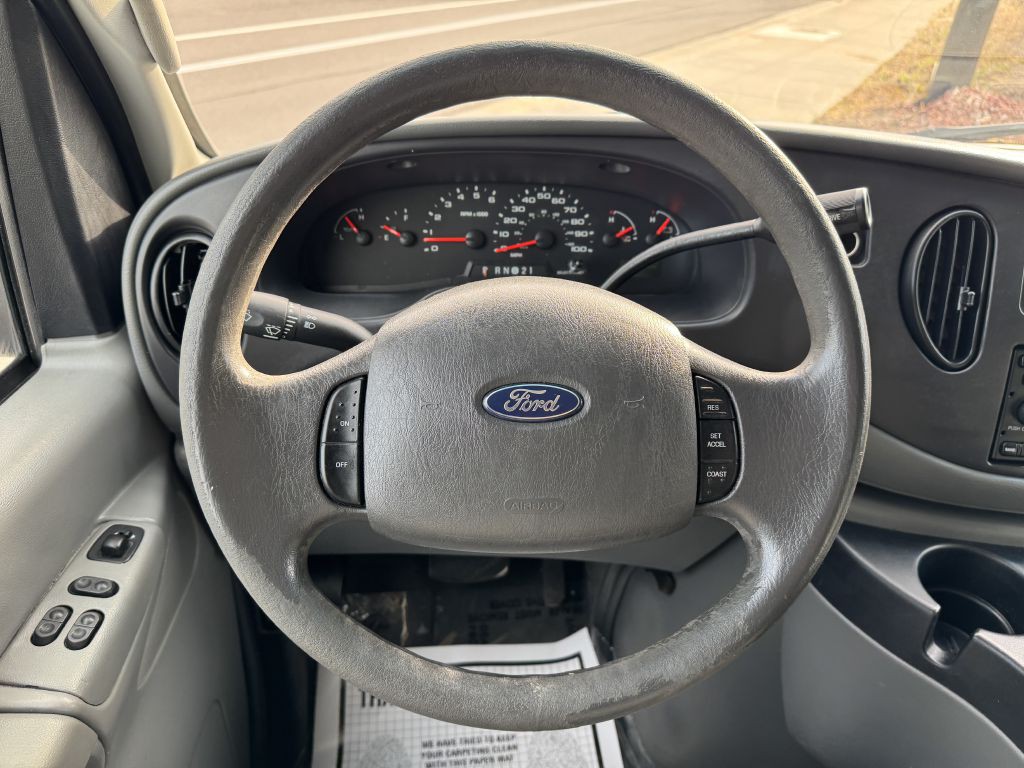 2006 Ford E-series Image 18