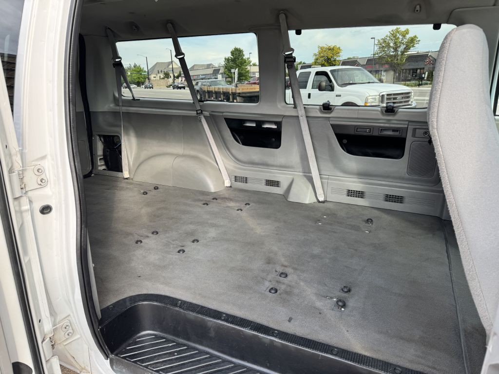 2006 Ford E-series Image 25