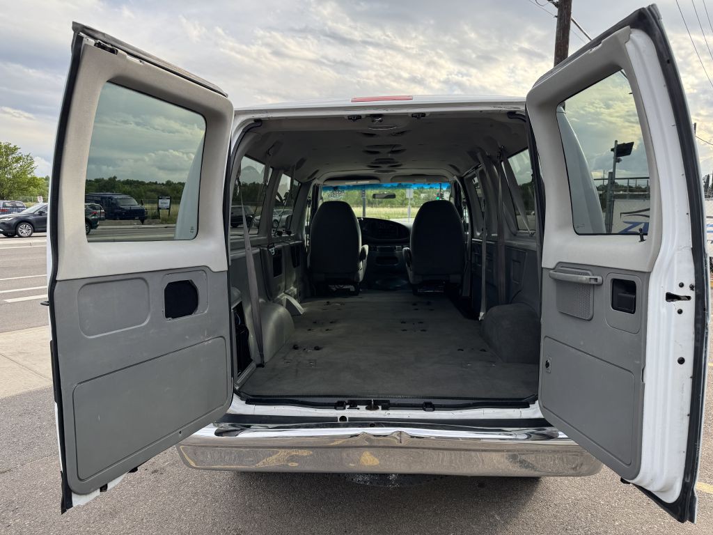 2006 Ford E-series Image 26