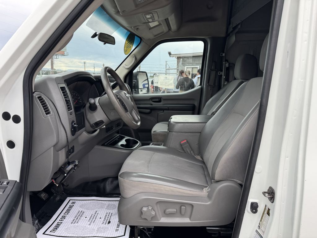 2017 Nissan NV Image 11