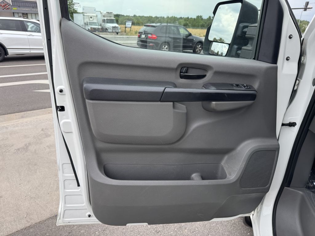 2017 Nissan NV Image 15