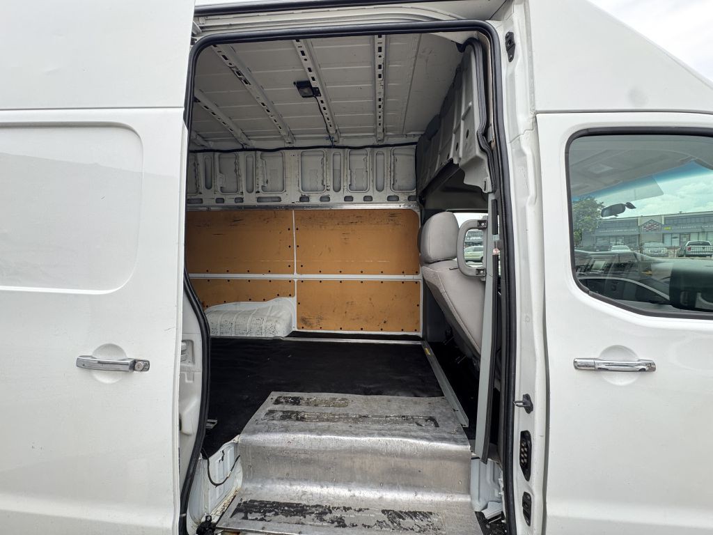 2017 Nissan NV Image 26