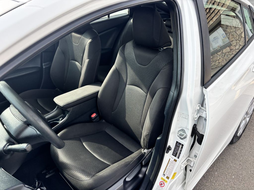 2020 Toyota Prius Image 12