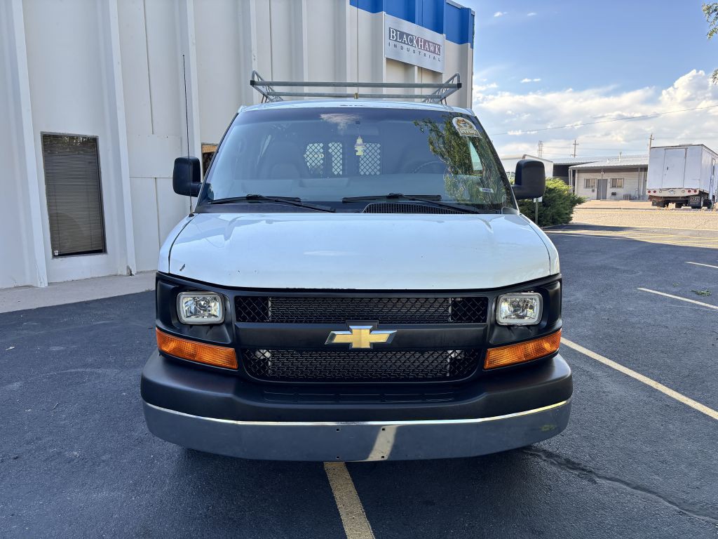 2005 Chevrolet Express Image 2
