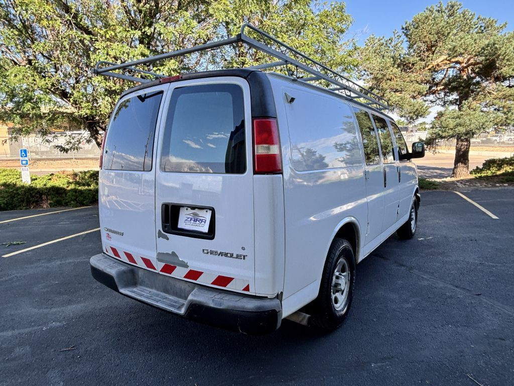 2005 Chevrolet Express Image 7
