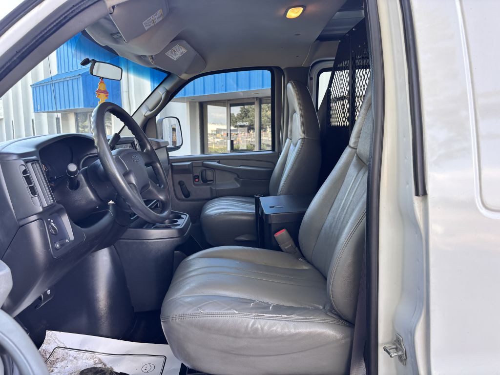2005 Chevrolet Express Image 11