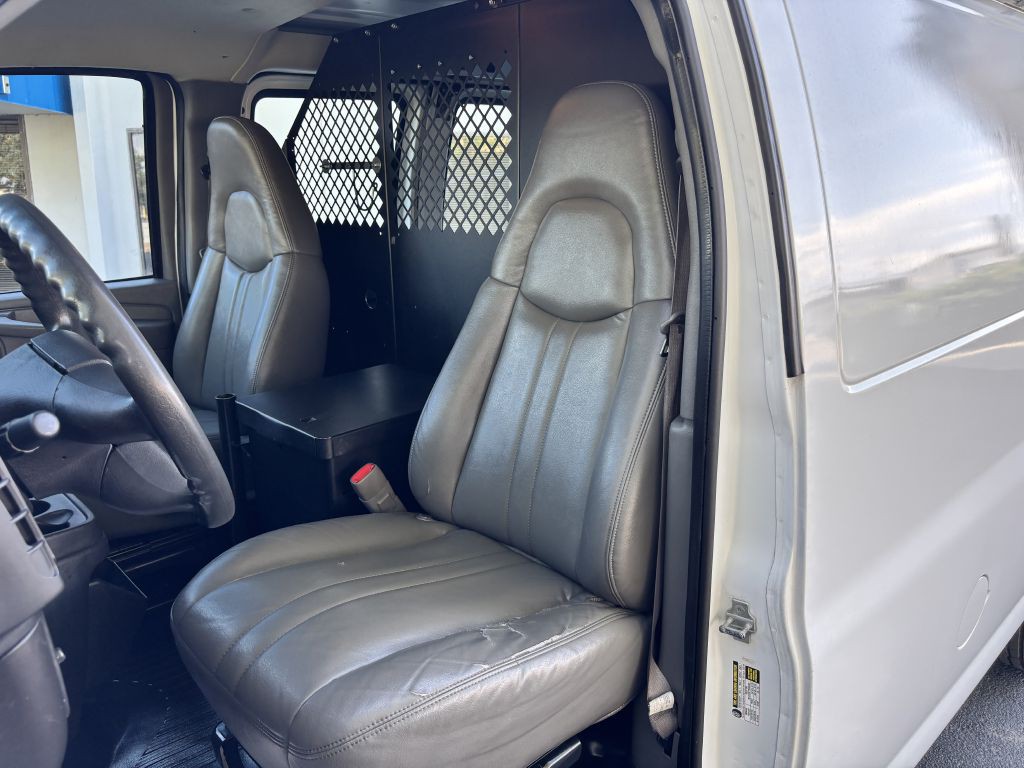 2005 Chevrolet Express Image 12