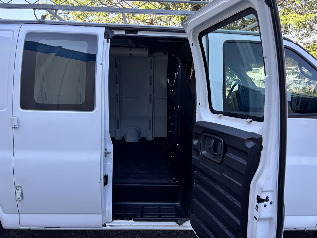 2005 Chevrolet Express Image 15