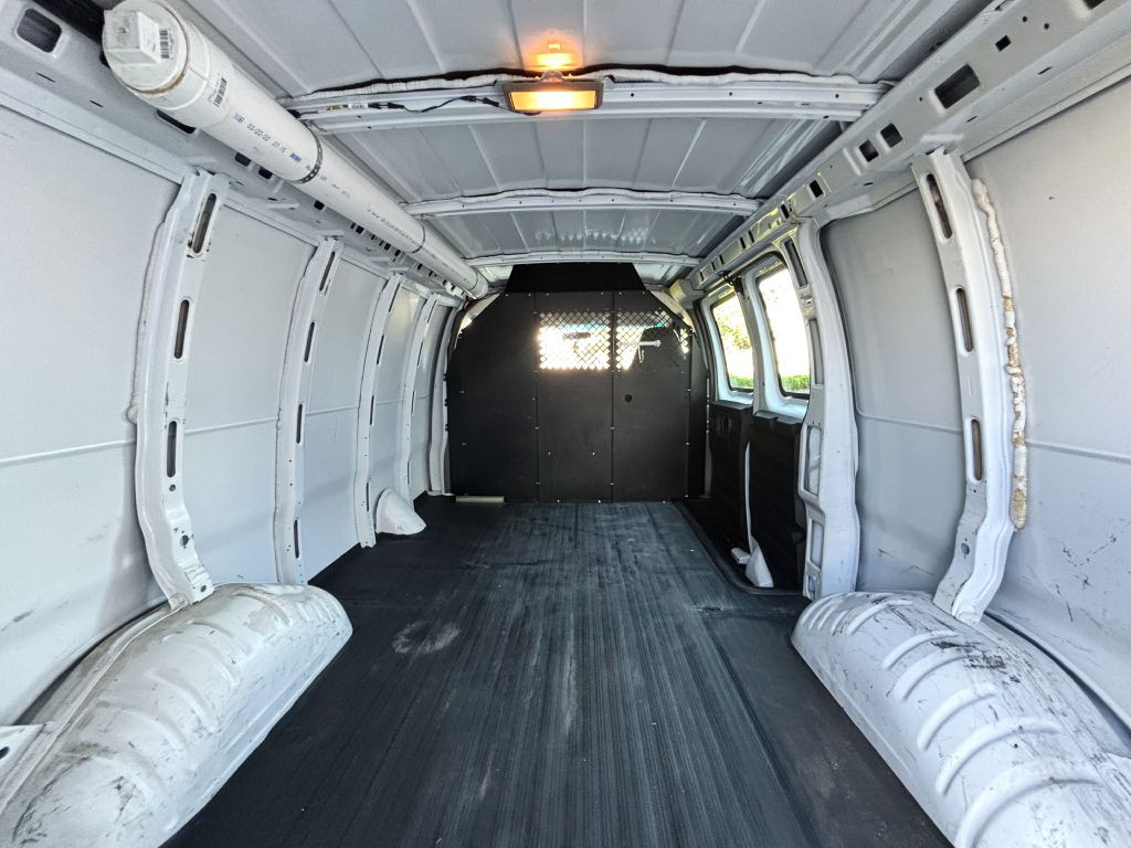 2005 Chevrolet Express Image 16