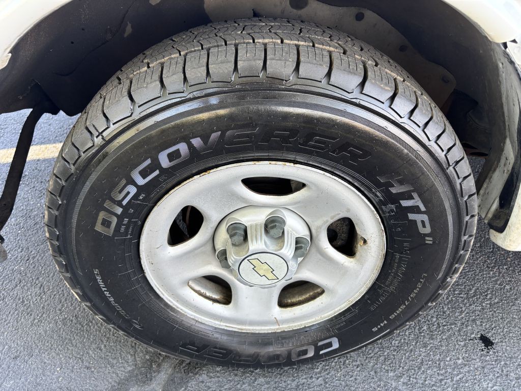 2005 Chevrolet Express Image 21