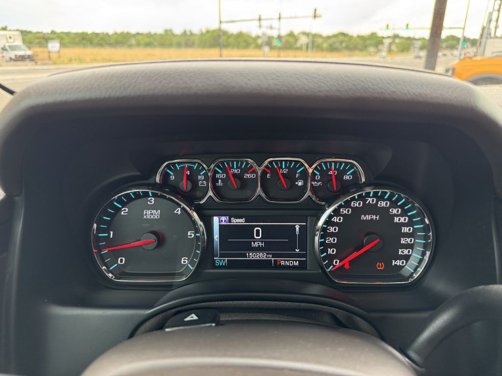 2015 Chevrolet Suburban Image 24