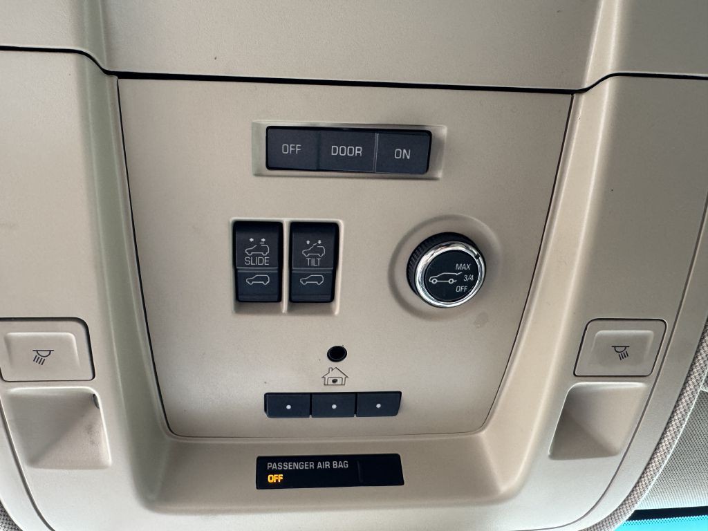 2015 Chevrolet Suburban Image 31