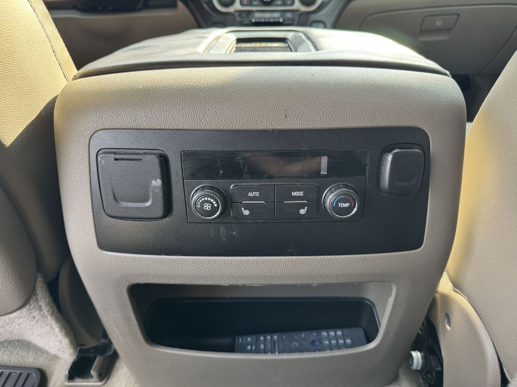 2015 Chevrolet Suburban Image 18