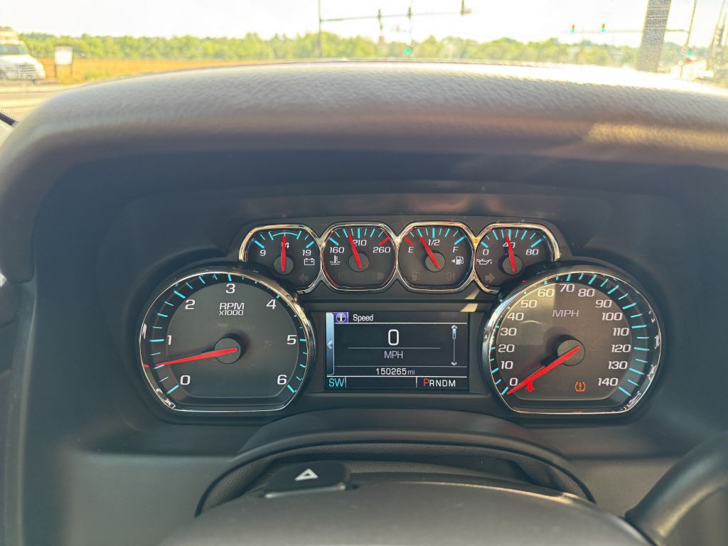 2015 Chevrolet Suburban Image 24