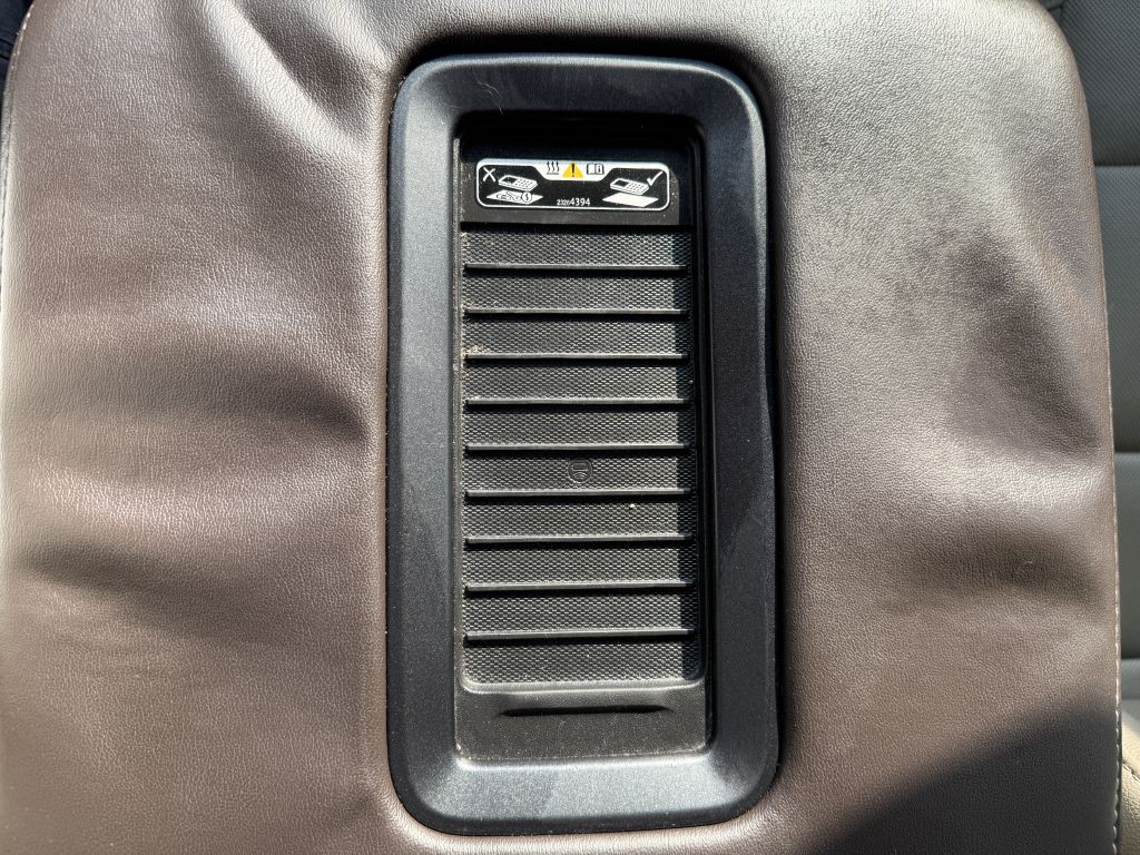 2015 Chevrolet Suburban Image 31