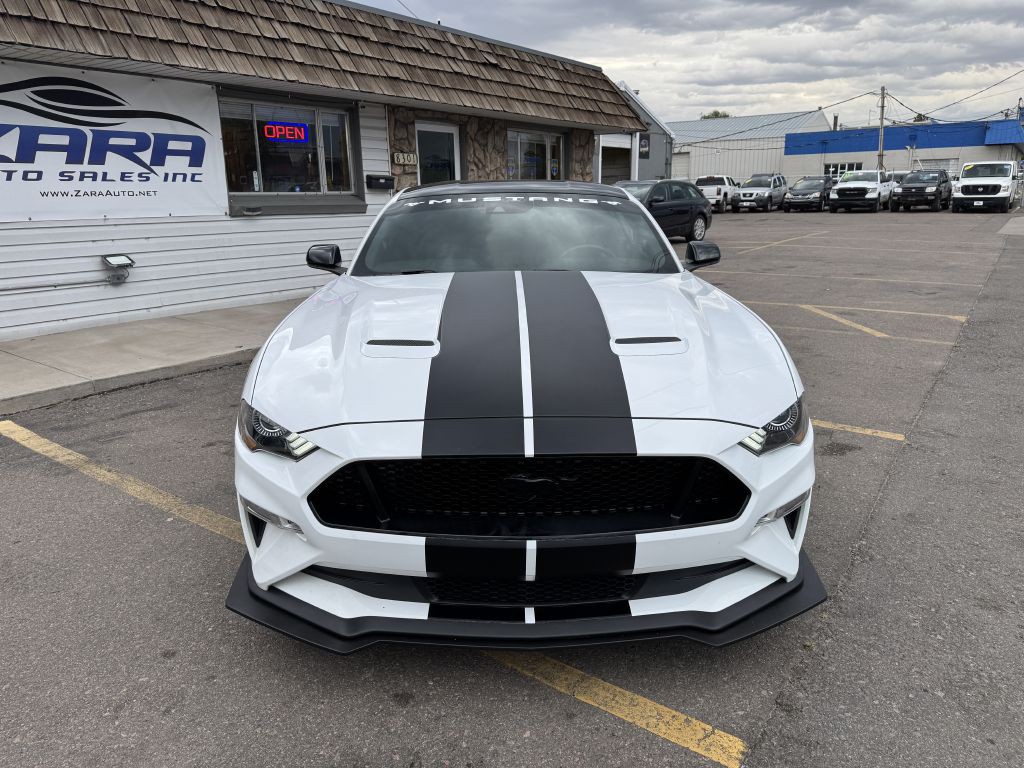2022 Ford Mustang Image 2