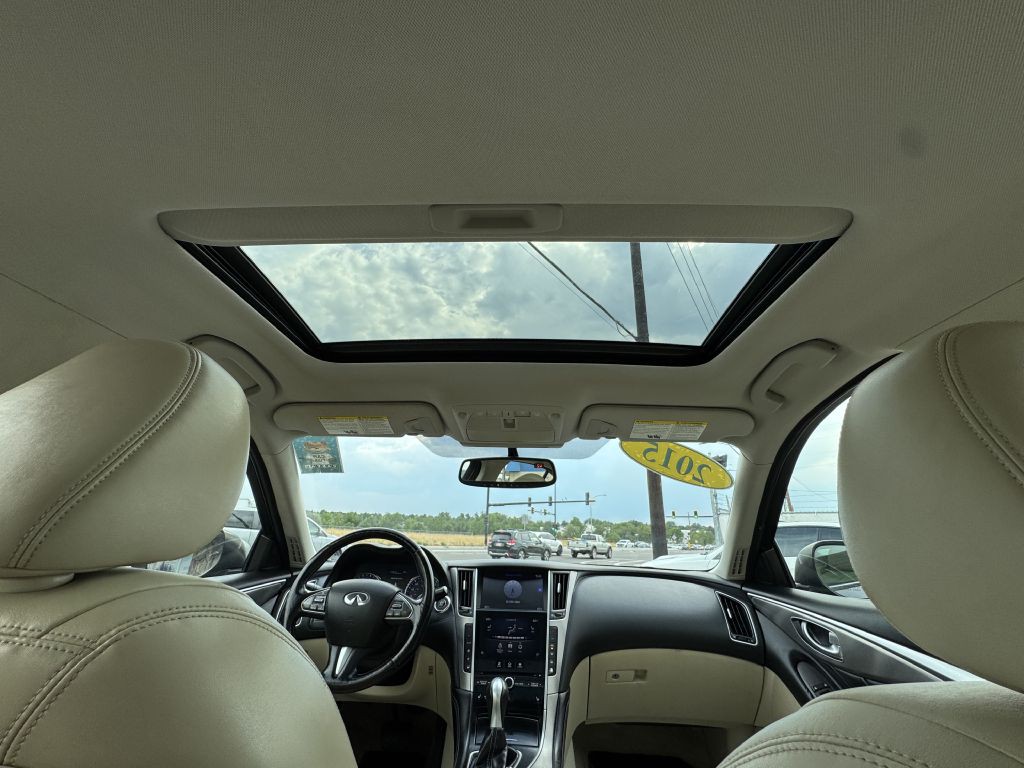 2015 INFINITI Q50 Image 18
