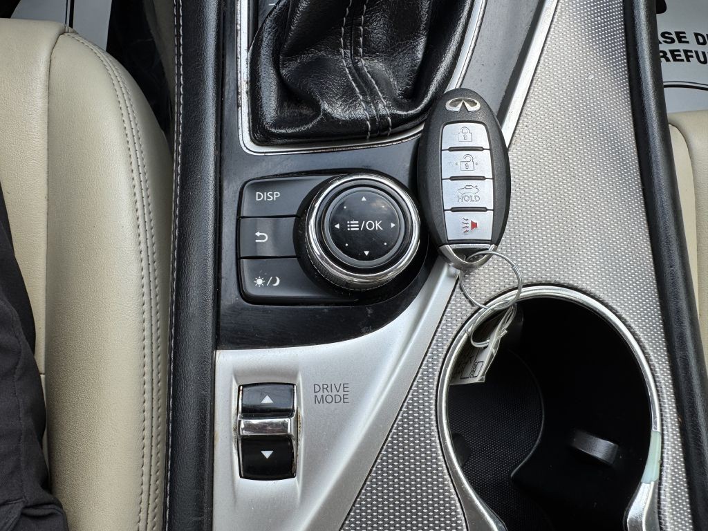2015 INFINITI Q50 Image 26
