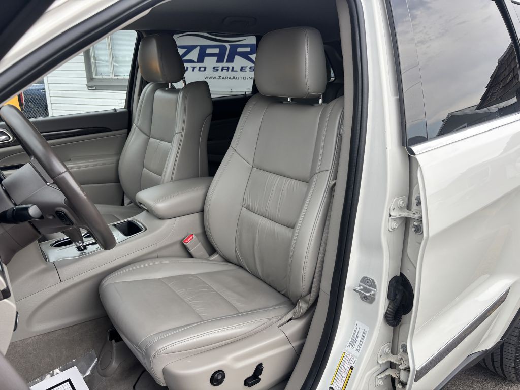 2011 Jeep Grand Cherokee Image 12