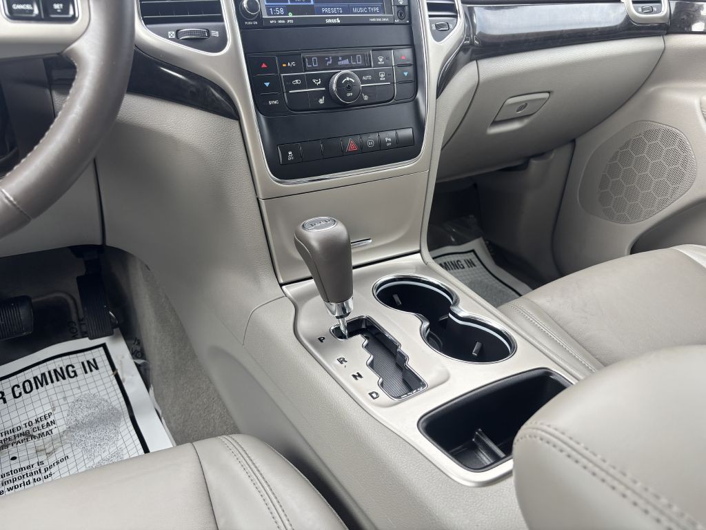 2011 Jeep Grand Cherokee Image 18