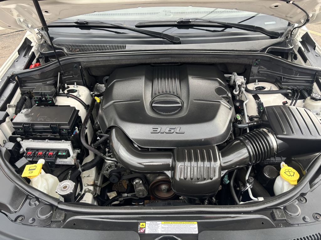 2011 Jeep Grand Cherokee Image 24