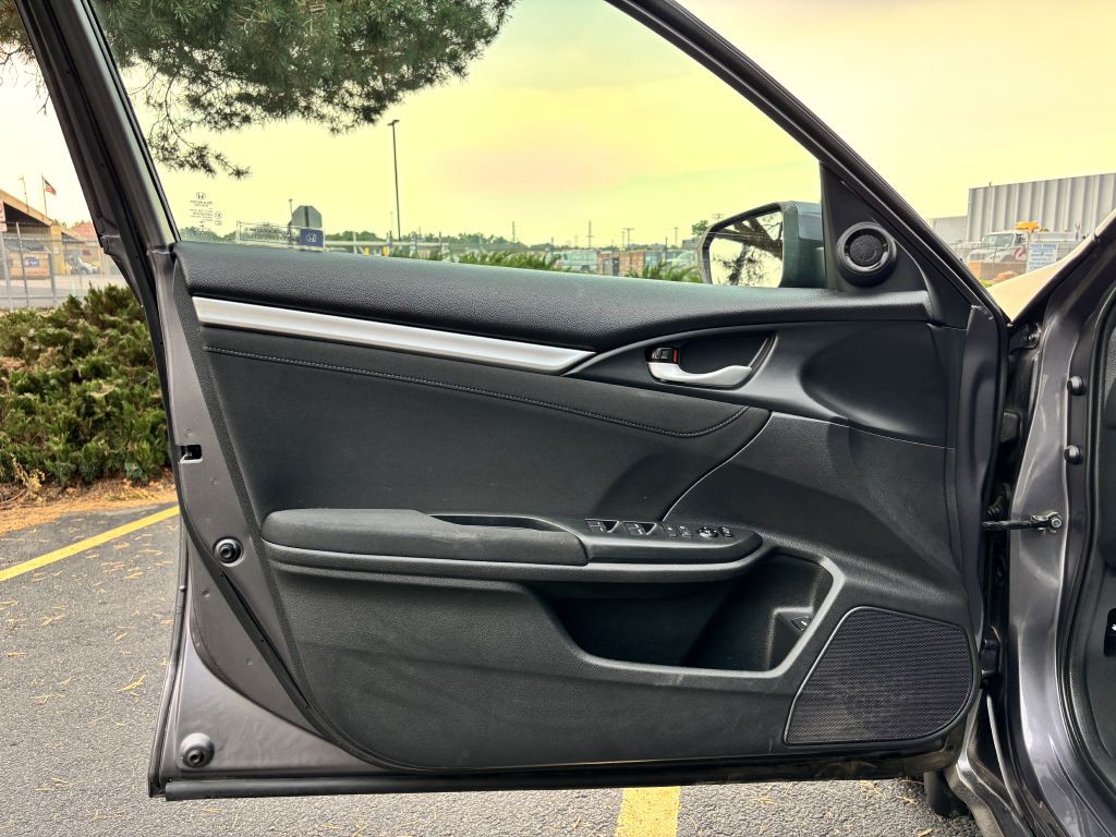 2017 Honda Civic Image 16