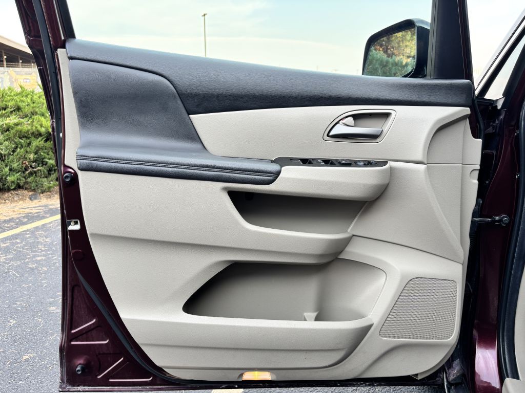 2013 Honda Odyssey Image 16