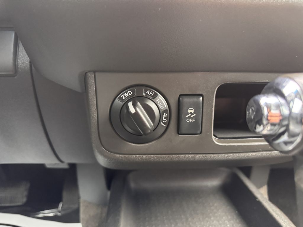 2013 Nissan Xterra Image 24