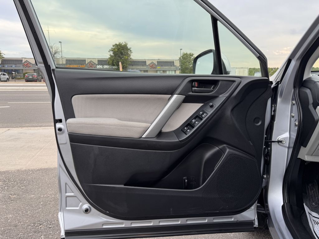 2014 Subaru Forester Image 16