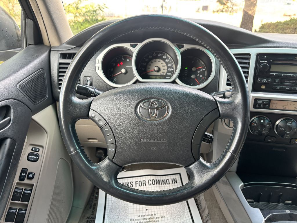 2004 Toyota 4Runner Image 22