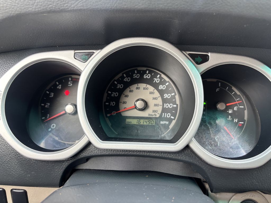 2004 Toyota 4Runner Image 23