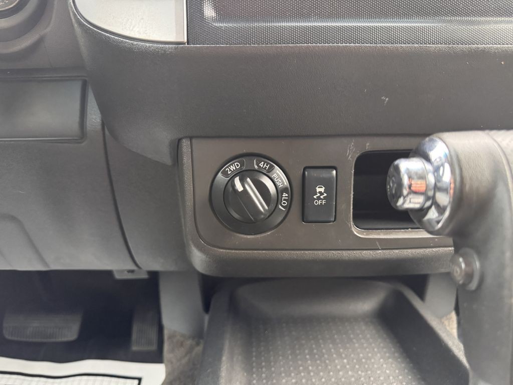 2012 Nissan Xterra Image 20