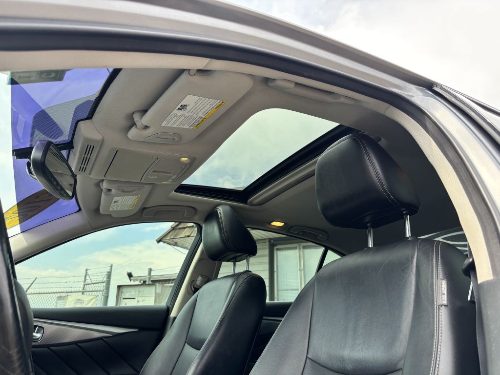 2015 INFINITI Q50 Image 15