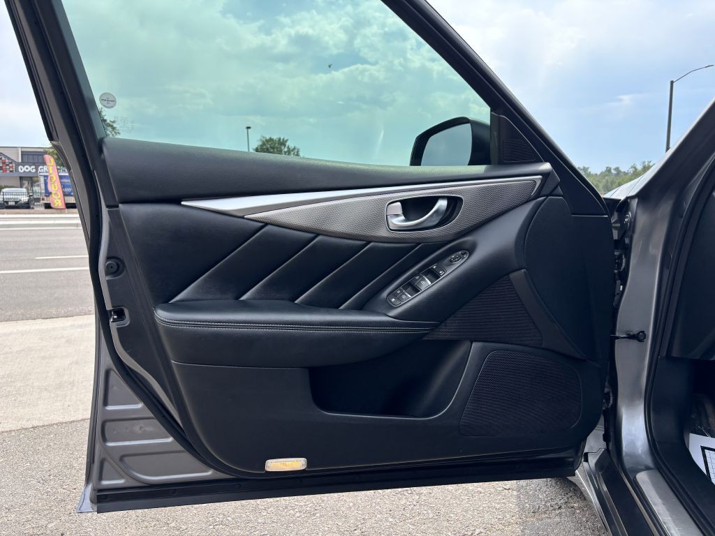 2015 INFINITI Q50 Image 16