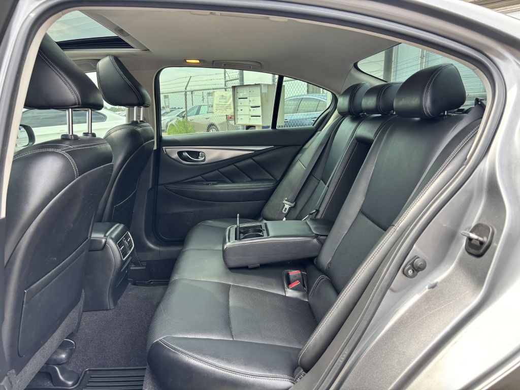 2015 INFINITI Q50 Image 17