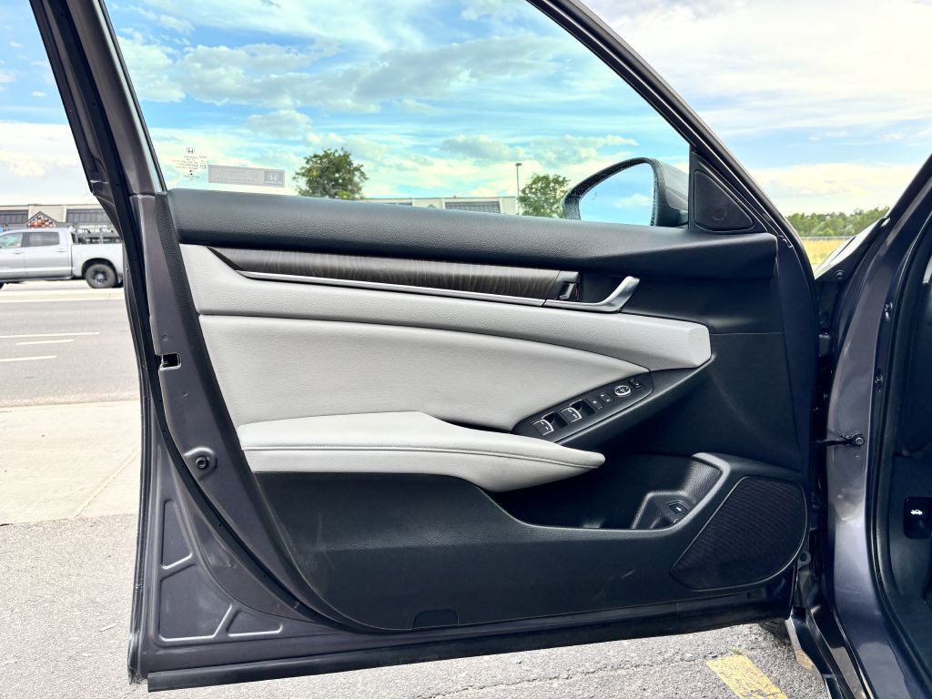 2018 Honda Accord Image 16