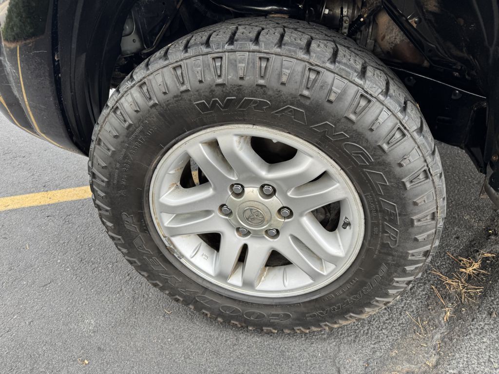 2004 Toyota 4Runner Image 29