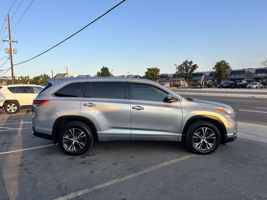 2016 Toyota Highlander Image 8